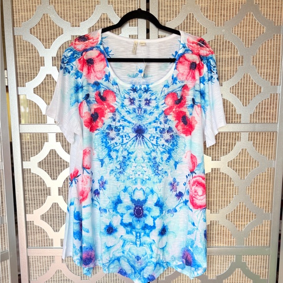 C Est. 1946 Tops - NWT Vibrant Floral Women's Blouse - Pink and Blue